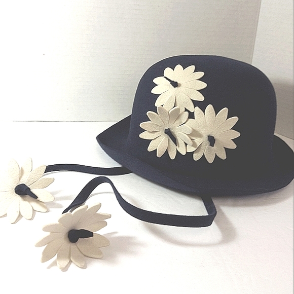 Vintage 'Daisy Chain' Felt Bowler Hat Approx. Circumference 21 in - Picture 4 of 12